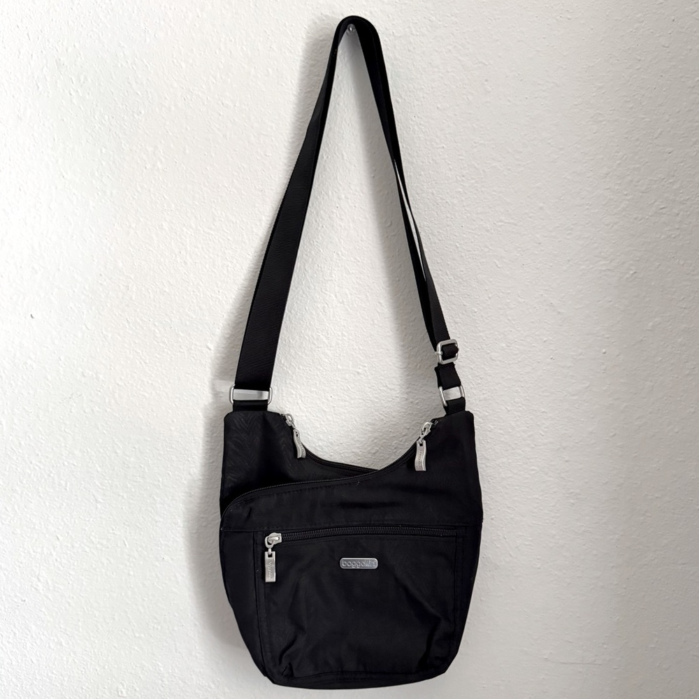 Baggallini RFID‎ Cross City Bagg Black Crossbody Purse Water Resistant Nylon